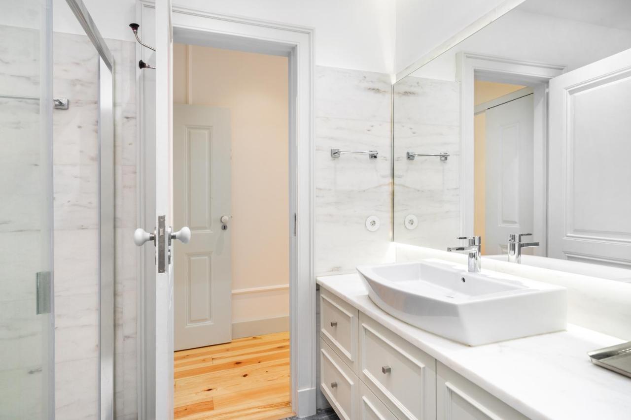Lejlighed Whome Luxury In Prime Location W/ Ac, Lift & Private Patio Lisboa